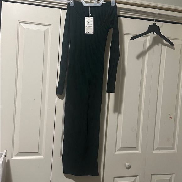Zara Dresses & Skirts - Zara green long sleeve dress !